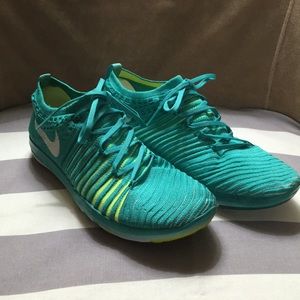 Like New Nike Free Running Shoes